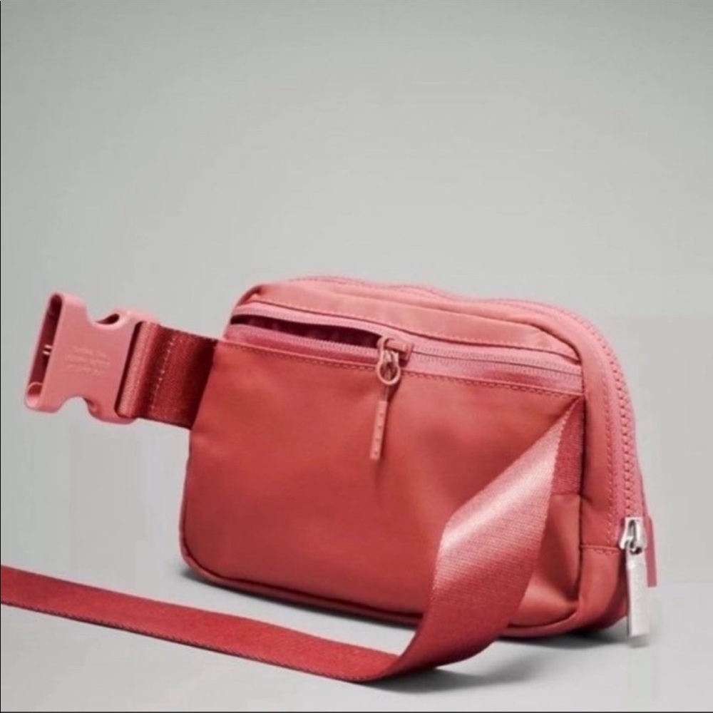 🍋Lululemon Everywhere Belt Bag BRRO Brier Rose NWT - Picture 4 of 6